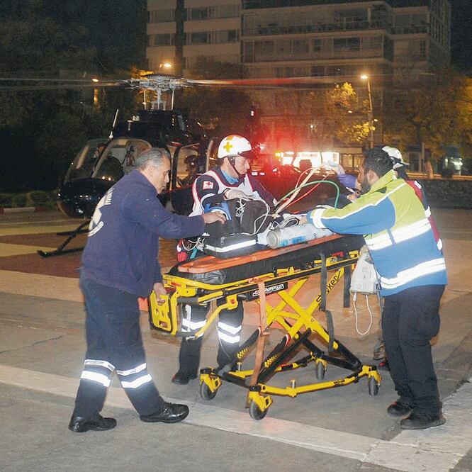 La menor recibió impactos de bala; fue trasladada del Hospital Belisario Domínguez al helipuerto de la Cruz Roja de Polanco. LUIS CARBAYO. CUARTOSCURO