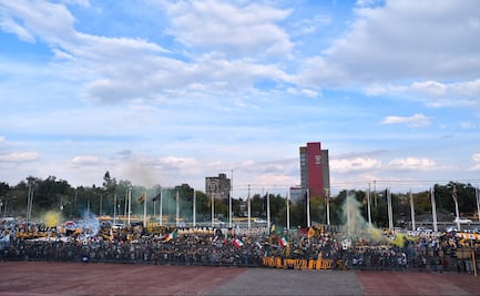 Afición de Pumas ignora pandemia de Covid-19 y apoya al equipo en C.U.