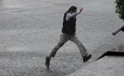 Lluvias generan cierre de vialidades en Monterrey