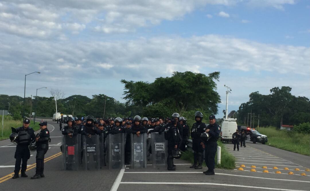Los migrantes fueron detenidos y subidos a patrullas rumbo a Tapachula para ser recluidos en la Estación Migratoria Siglo XXI. FOTO: Foto: Fredy Martín Pérez