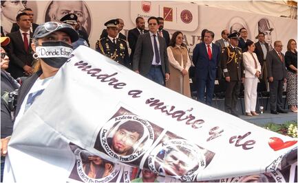 Madres buscadoras se manifiestan en pleno desfile militar de Zacatecas