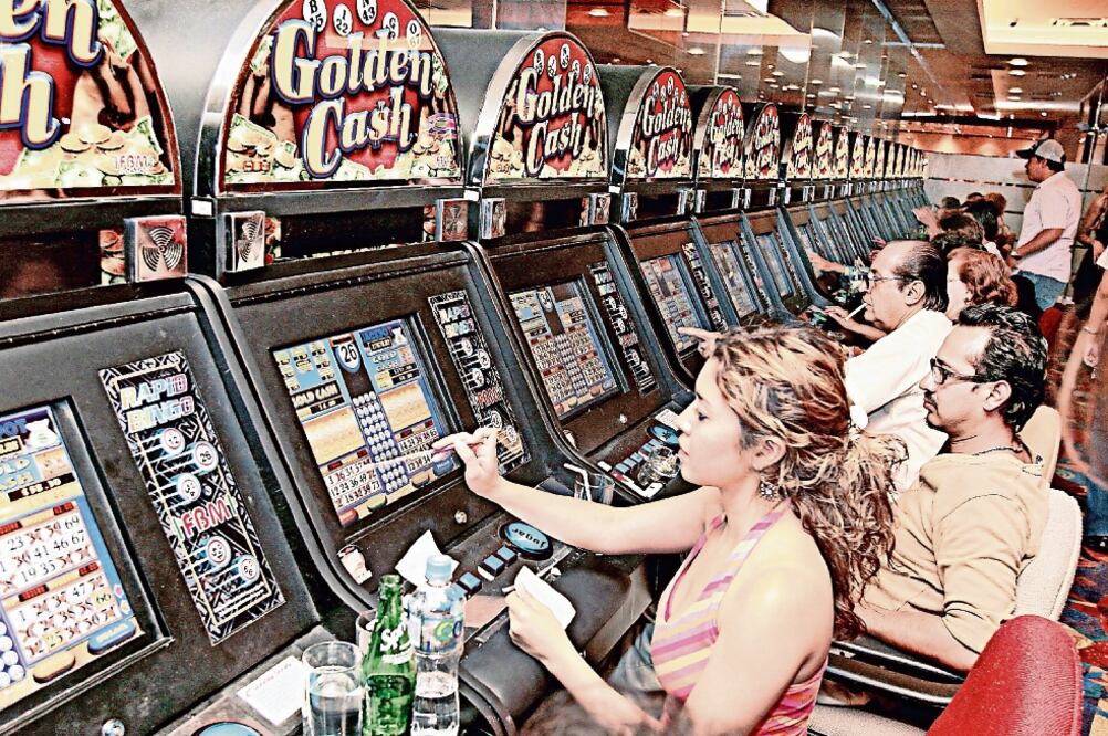 Al momento del atraco en el establecimeinto había alrededor de 150 clientes en el área de máquinas y 130 en la zona de cartones (ARCHIVO EL UNIVERSAL)