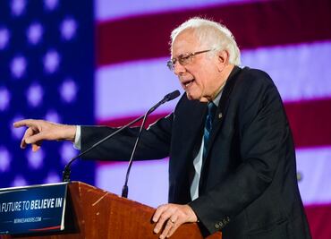 Pide Sanders a Obama frenar redadas y deportaciones