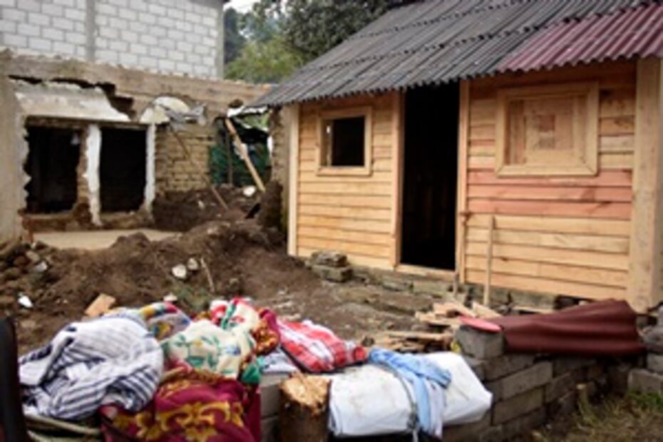 Casitas de madera para paliar el frío en las faldas del Popo 