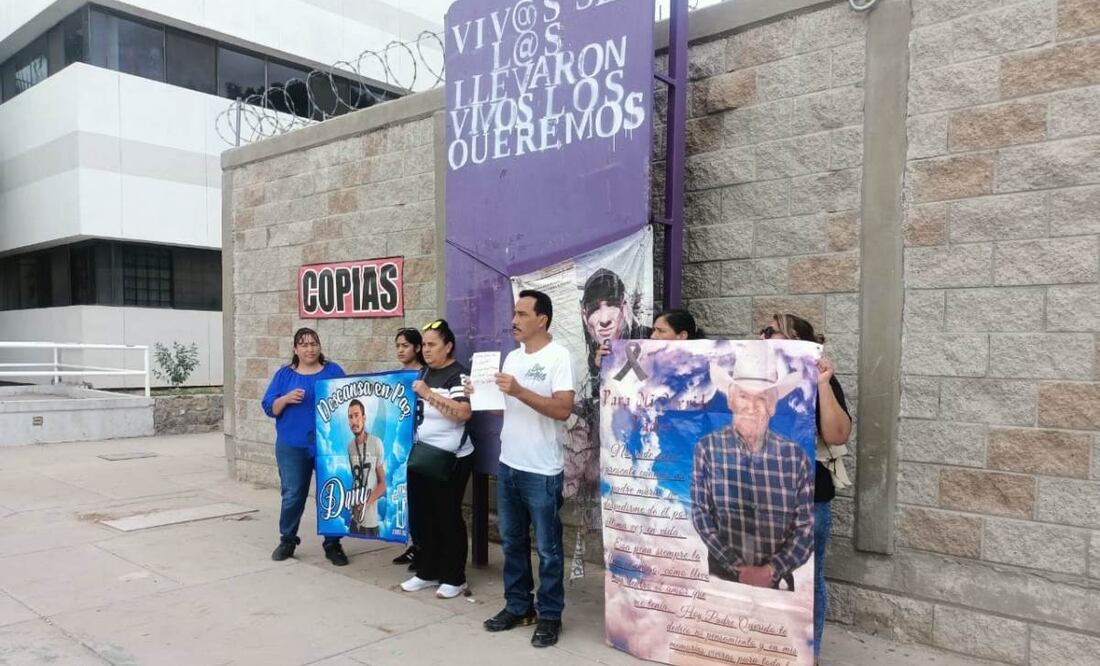 Se manifiestan y crean tendedero de cartas por posibles víctimas de crematorio Plenitud en Ciudad Juárez. Foto: Especial.