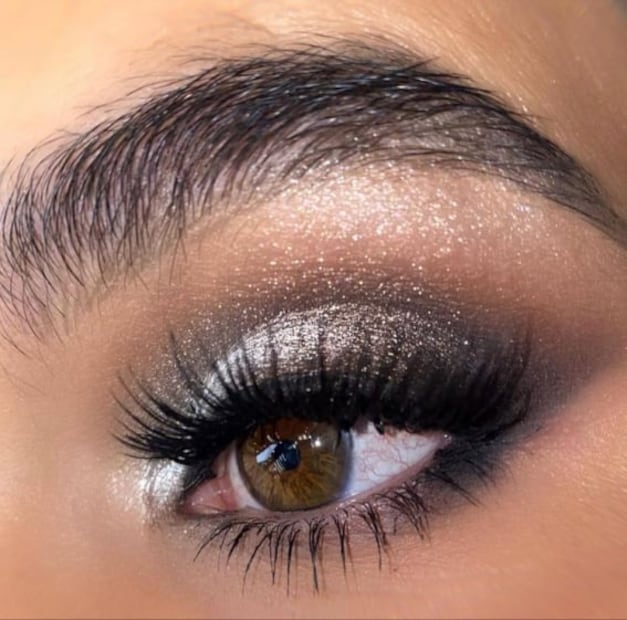 5 formas de dominar la tendencia de sombras plateadas