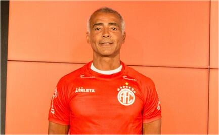 Romario listo para volver a las canchas con 58 años de edad