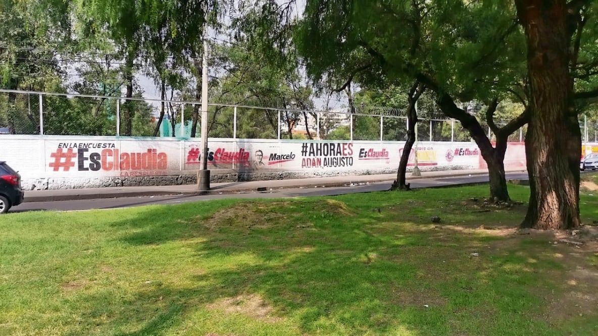 El retiro de propaganda de los aspirantes que contengan fines electorales fue ordenado por el INE y ratificado por el TEPJF. Foto: Humberto Huerta / EL UNIVERSAL