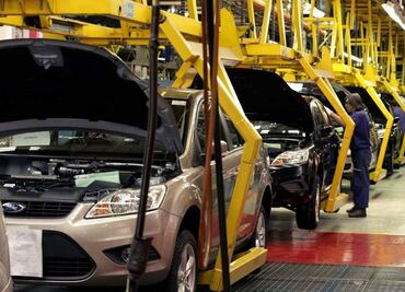 Caen acciones de empresas automotrices por aranceles de Trump