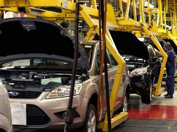 Caen acciones de empresas automotrices por aranceles de Trump