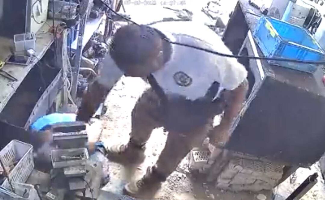 La víctima fue identificada como Osvaldo Garza Covarrubias, dueño de la herrería en Coahuila, quién acusa al agresor de robarle 25 mil pesos. Foto: Captura de video