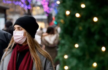 Ómicron se transmite 70 veces más rápido que delta, pero es menos dañina para los pulmones 