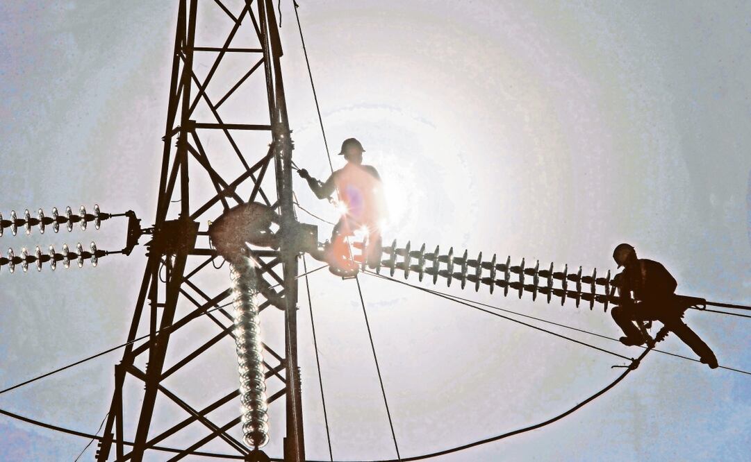 En opinión de expertos, falta inversión para reducir el voltaje de la energía eléctrica que se demanda por los consumidores. Foto: Archivo | El Universal