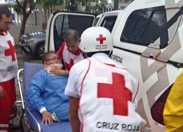 Estructura metálica del IMSS Bienestar colapsa por fuertes lluvias en Veracruz; 4 personas resultan heridas