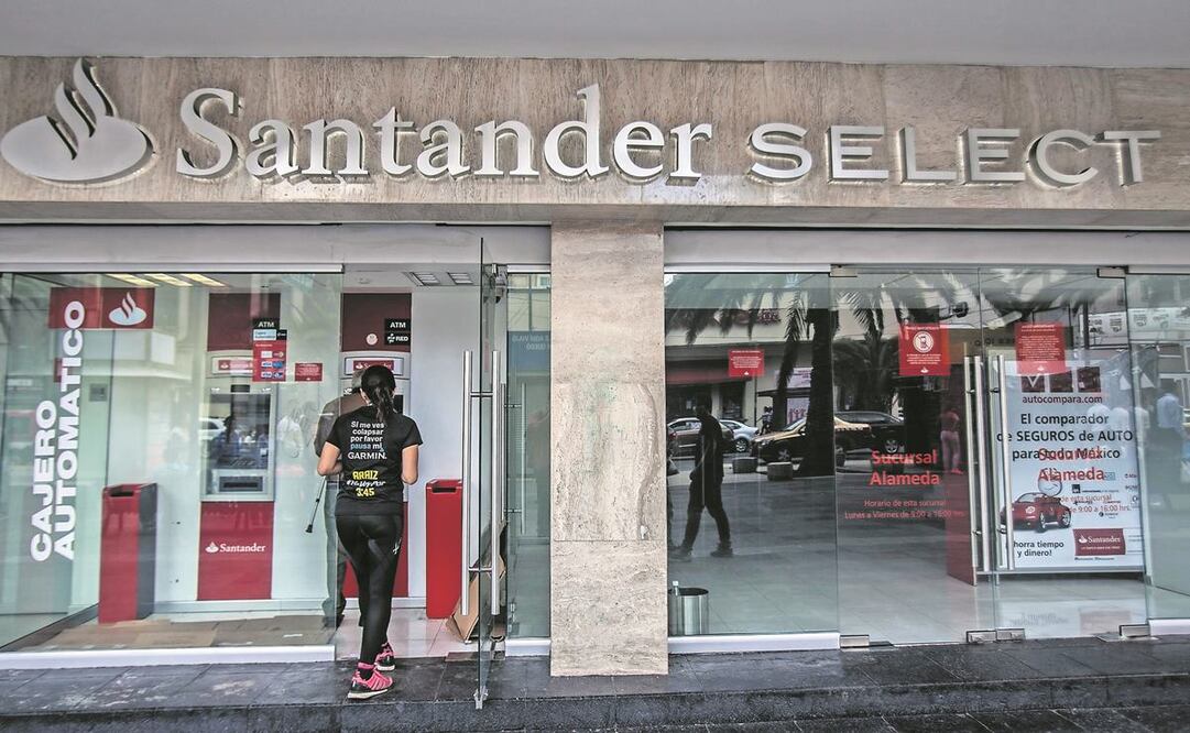 El Banco Santander queda fuera de la puja por el mexicano Banamex. Foto: Archivo/EL UNIVERSAL.