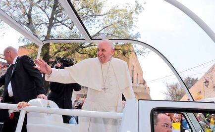 Niegan que padres de los 43 presionen por reunión con el Papa