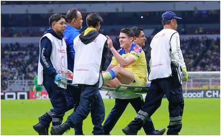 América: Israel Reyes fue operado por una herida en la rodilla derecha en el Clásico Nacional