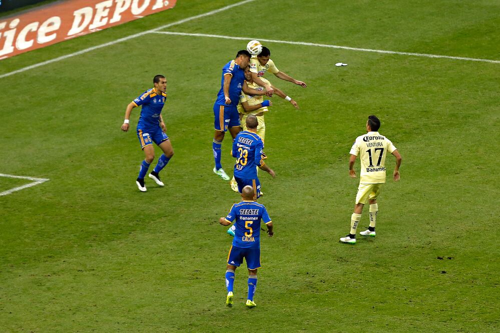 Imago7. Gol de Pablo Aguilar en la final del Apertura 2014.