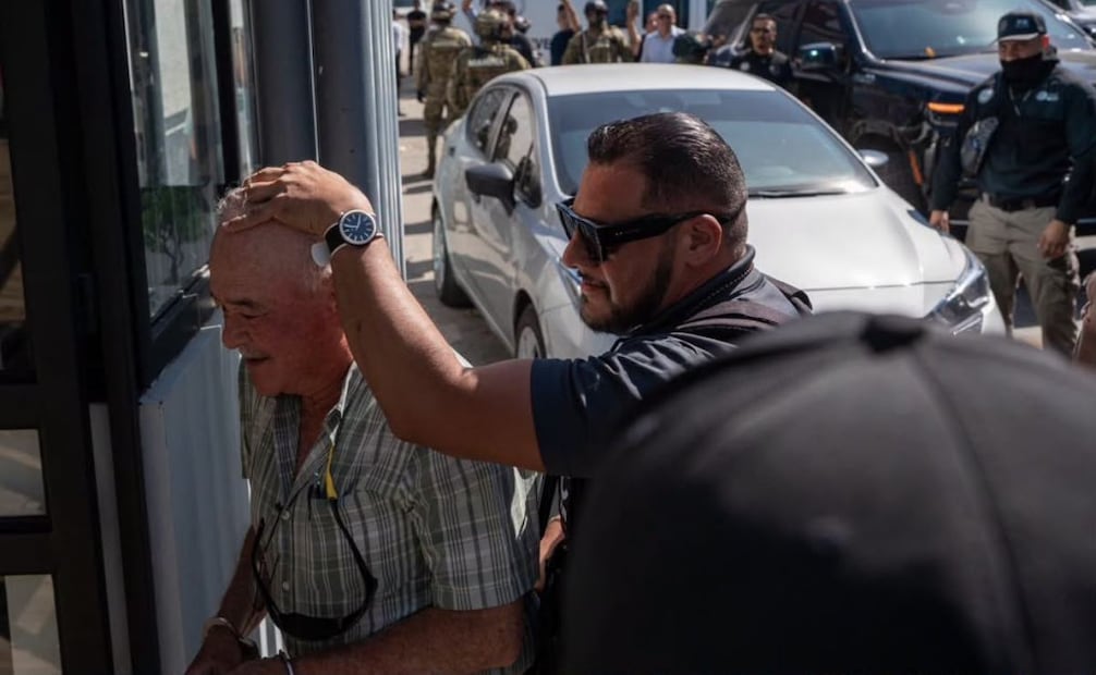 Ernesto Ruffo es trasladado a instalaciones de la FGR en Tijuana (16/07/2026). Foto: Especial