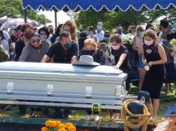 "¡Vuela alto!" Sepultan en Tabasco a Octavio Ocaña