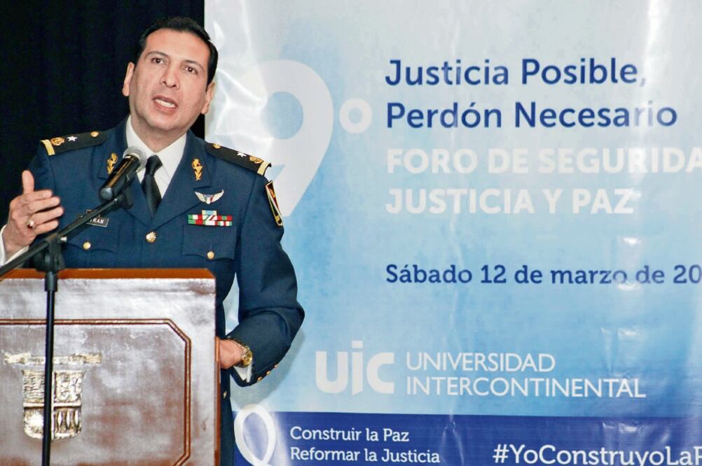 Durante un foro realizado en la Universidad Intercontinental, el general José Carlos Beltrán rechazó que haya un proceso de militarización en el país. FOTO: ARIEL OJEDA. EL UNIVERSAL