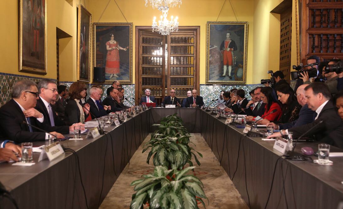 Los ministros regionales de Relaciones Exteriores se reúnen para discutir la crisis política venezolana en Lima, Perú (Foto: AP)