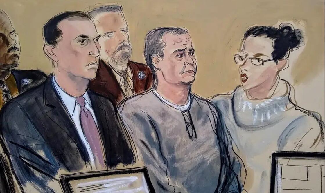 En la imagen, el abogado defensor César de Castro (izquierda), Genaro García Luna, exsecretario de Seguridad Pública de México (centro) y una intérprete. Foto: AP archivo/EL UNIVERSAL