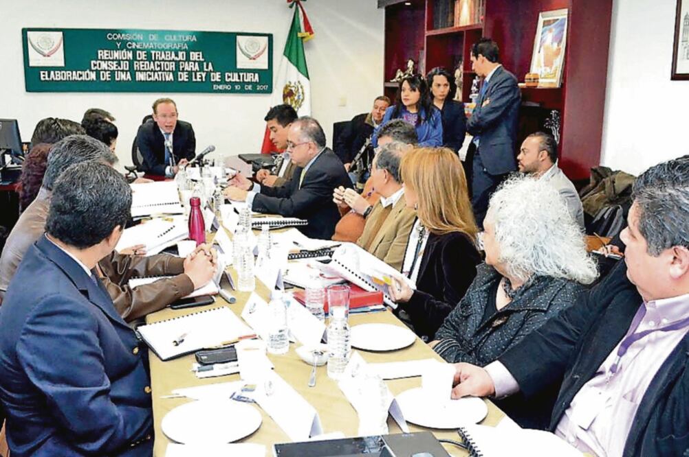 Integrantes del Consejo Redactor de la iniciativa, durante la pasada reunión. (IMAGEN CORTESÍA DEL PAN)