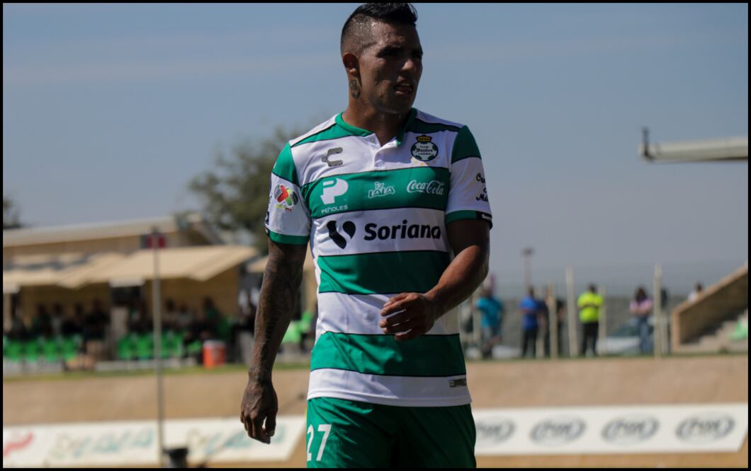 Javier Cortés en un partido del Santos Laguna (Imago 7).