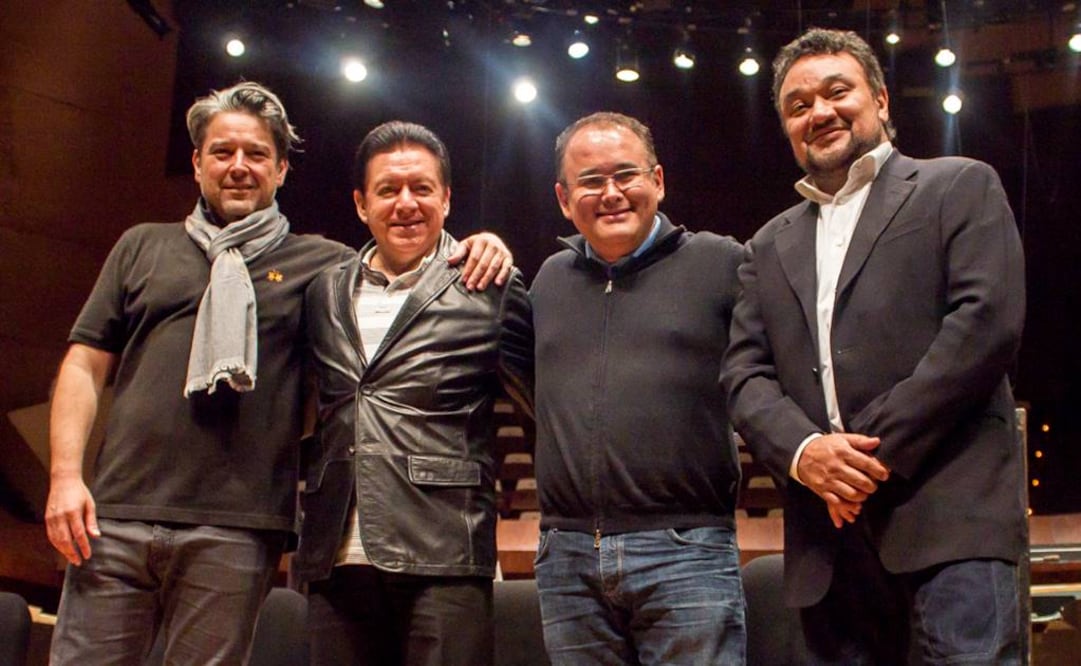 Gerardo Zurárez, presidente de la Academia de Música del Palacio de Minería, junto a Francisco Araiza, Javier Camarena y Ramón Vargas en la Nezahualcóyotl. (FOTO: Areli Martínez / EL UNIVERSAL)