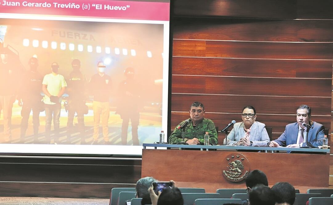 Luis Cresencio Sandoval, secretario de la Defensa Nacional; Rosa Icela Rodríguez, titular de Seguridad y Protección Ciudadana, y el subsecretario de Seguridad Pública, Ricardo Mejía Berdeja, ayer en la conferencia de prensa. Foto: Berenice Fregoso