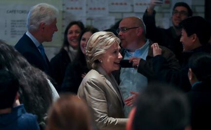 Hillary Clinton vota en NY; confía en su victoria