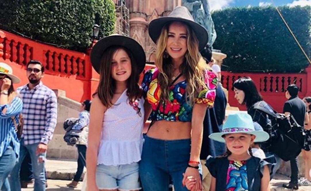 Geraldine Bazán y sus hijas. Foto: Instagram