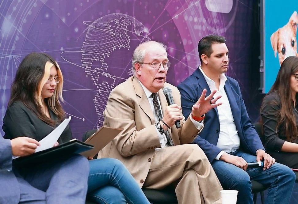Carlos Esquivel Lacroix explicó la importancia de registrar a perros y gatos en el RUAC, datos que serán resguardados por el Gobierno capitalino. Foto: Especial