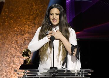 Rosalía alza su primer Grammy estadounidense en su carrera