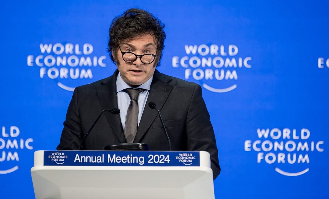 El presidente de Argentina, Javier Milei, pronuncia un discurso en la reunión del Foro Económico Mundial (FEM) en Davos. Foto: AFP