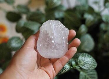 Cómo usar la piedra de alumbre para aprovechar al máximo sus beneficios