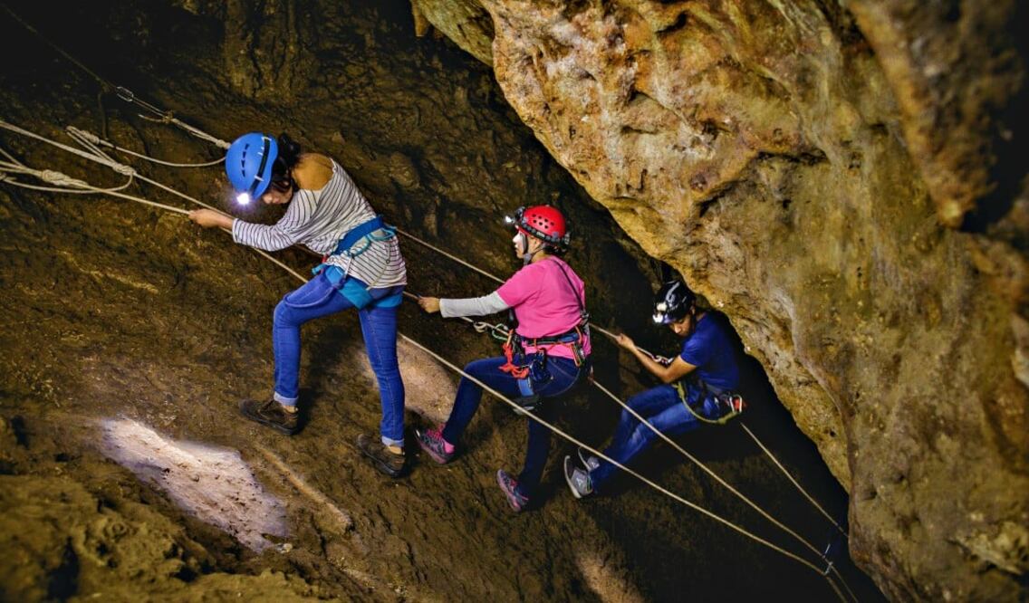 Caminatas, rappel y tirolesa en Xoxafi. (Foto: Cortesía Grutas de Xoxafi)