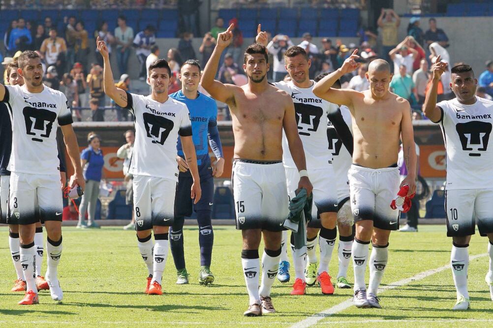 Eduardo Herrera y compañía celebraron con su gente el primer triunfo de la temporada (AGUSTÍN SALINAS. EL UNIVERSAL)