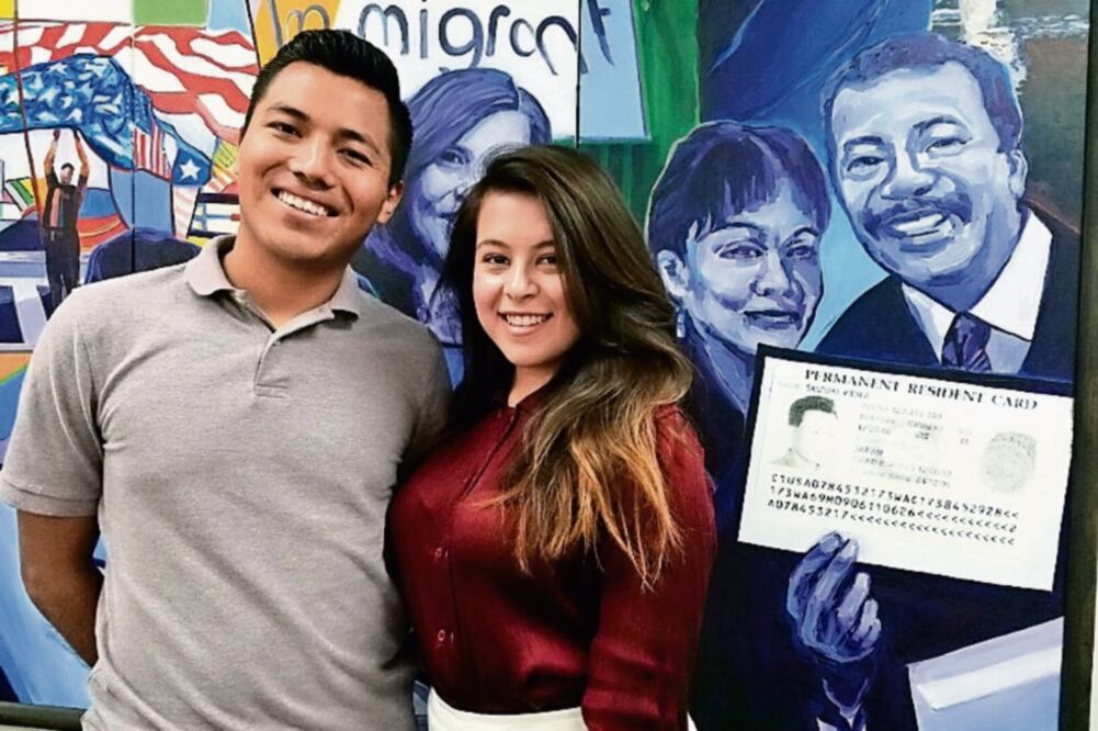 Pedro Trujillo y Melody Klingenfuss han terminado sus estudios gracias al programa de Acción Diferida (DACA), impulsado por el gobierno de Barack Obama. Reconocen que un triunfo de Donald Trump los afectaría (INDER BUGARIN. EL UNIVERSAL)