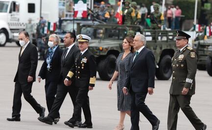 Encabeza AMLO desfile militar en el Zócalo capitalino