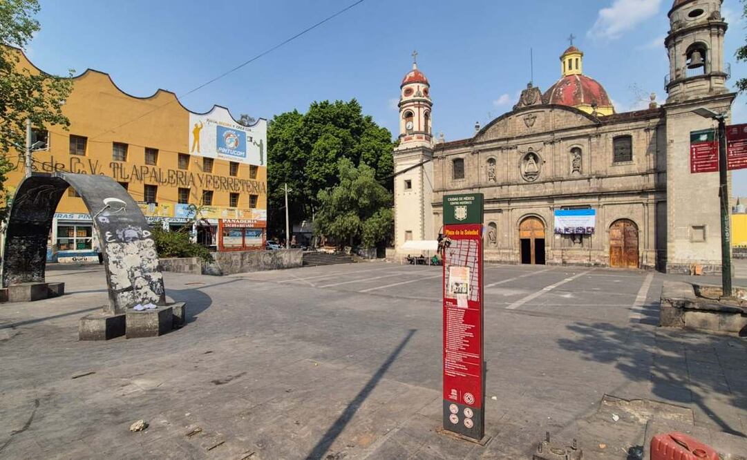 Así lucen la plazas de la parroquia de la Santa Cruz y Nuestra Señora de la Soledad tras el retiro de campamentos migrantes (01/04/2025). Foto: Jorge Alejandro Medellín / EL UNIVERSAL