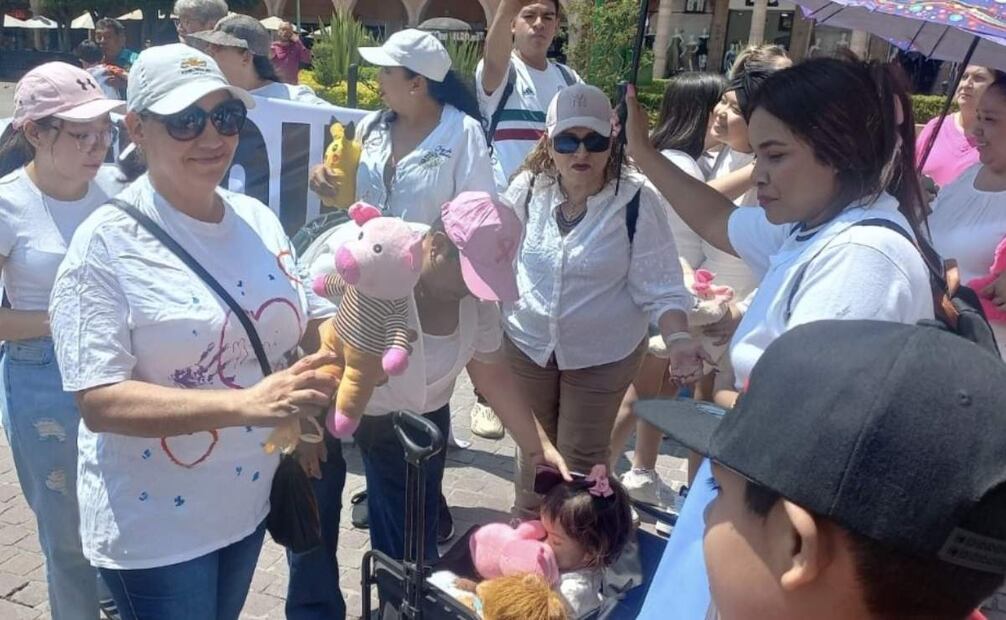 Marchan en para exigir medicamentos contra el cáncer en Guanajuato (10/08/2025). Foto: Xóchitl Álvarez / EL UNIVERSAL