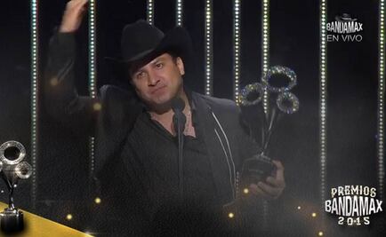 Julión Álvarez triunfa en Premios Bandamax