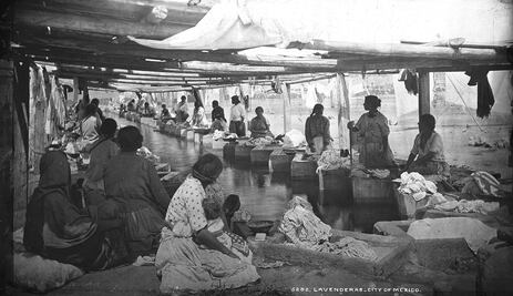 Antes lavaban ropa en ríos; hoy, en lavaderos