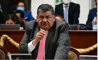 Ernesto Alarcón Jiménez renuncia al PRI tras 30 años de militancia; acusa divisiones internas