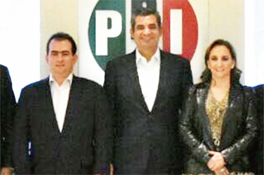 El precandidato José Francisco Yunes Zorrilla; el líder nacional priísta Enrique Ochoa y la secretaría general del partido Claudia Ruiz Massieu (PRI)