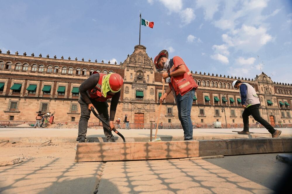 La intervención tuvo el aval del Instituto Nacional de Antropología e Historia para respetar la arquitectura colonial del Zócalo. Foto: de Gabriel Pano: El Universal.