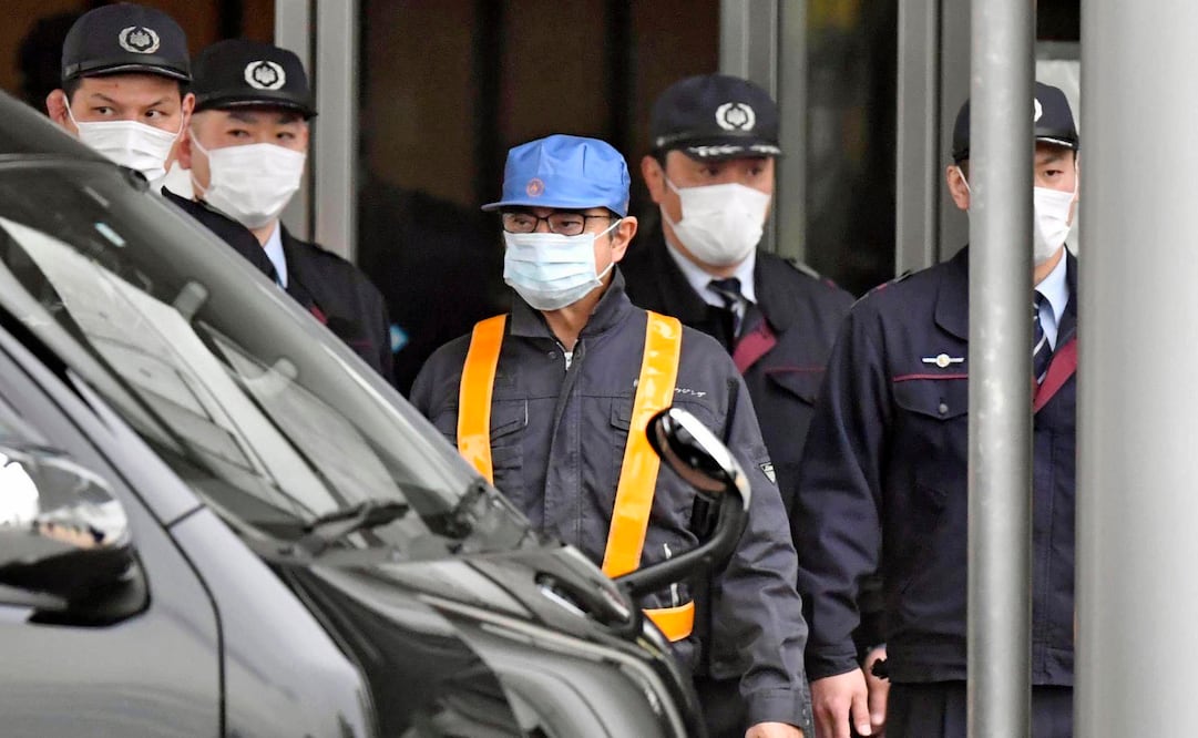 Carlos Ghosn deja el Centro de Detención de Tokio en Tokio. (Foto: AP)