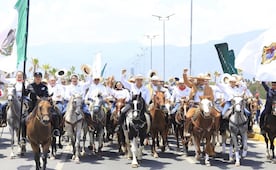 Américo Villarreal encabeza cabalgata de la Unidad en Ciudad Victoria; participan más de 2 mil jinetes